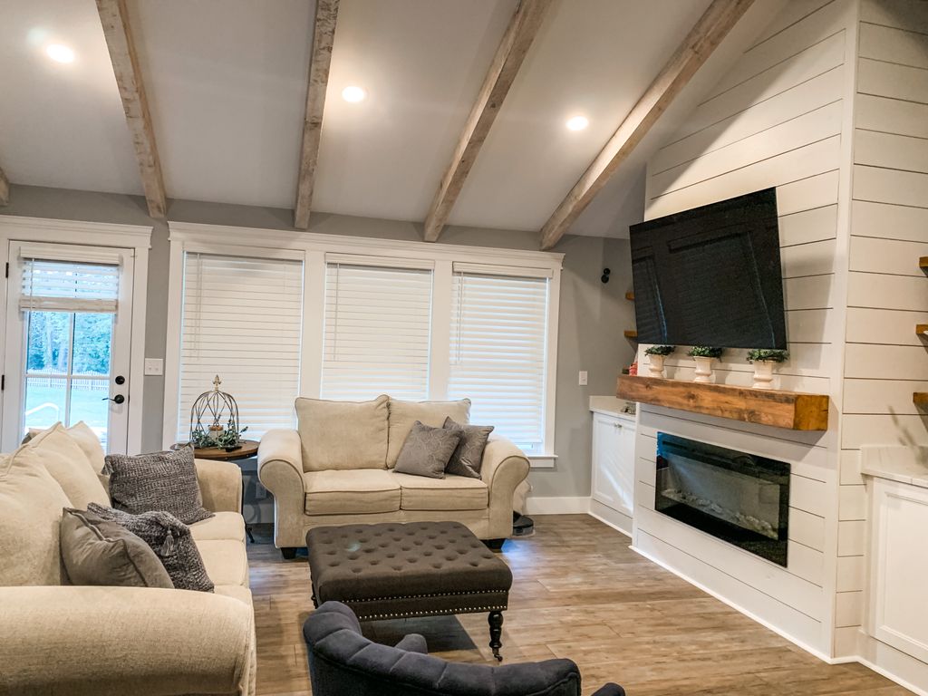 Custom Home #23 — photo 17